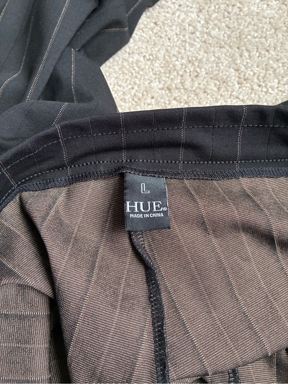 Hue pinstripe skimmer leggings - Picture 9 of 10